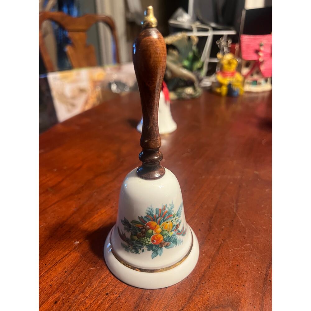 Avon Vtg Christmas Bell Christmas Ornament has Christmas 1985 in Gold on back
